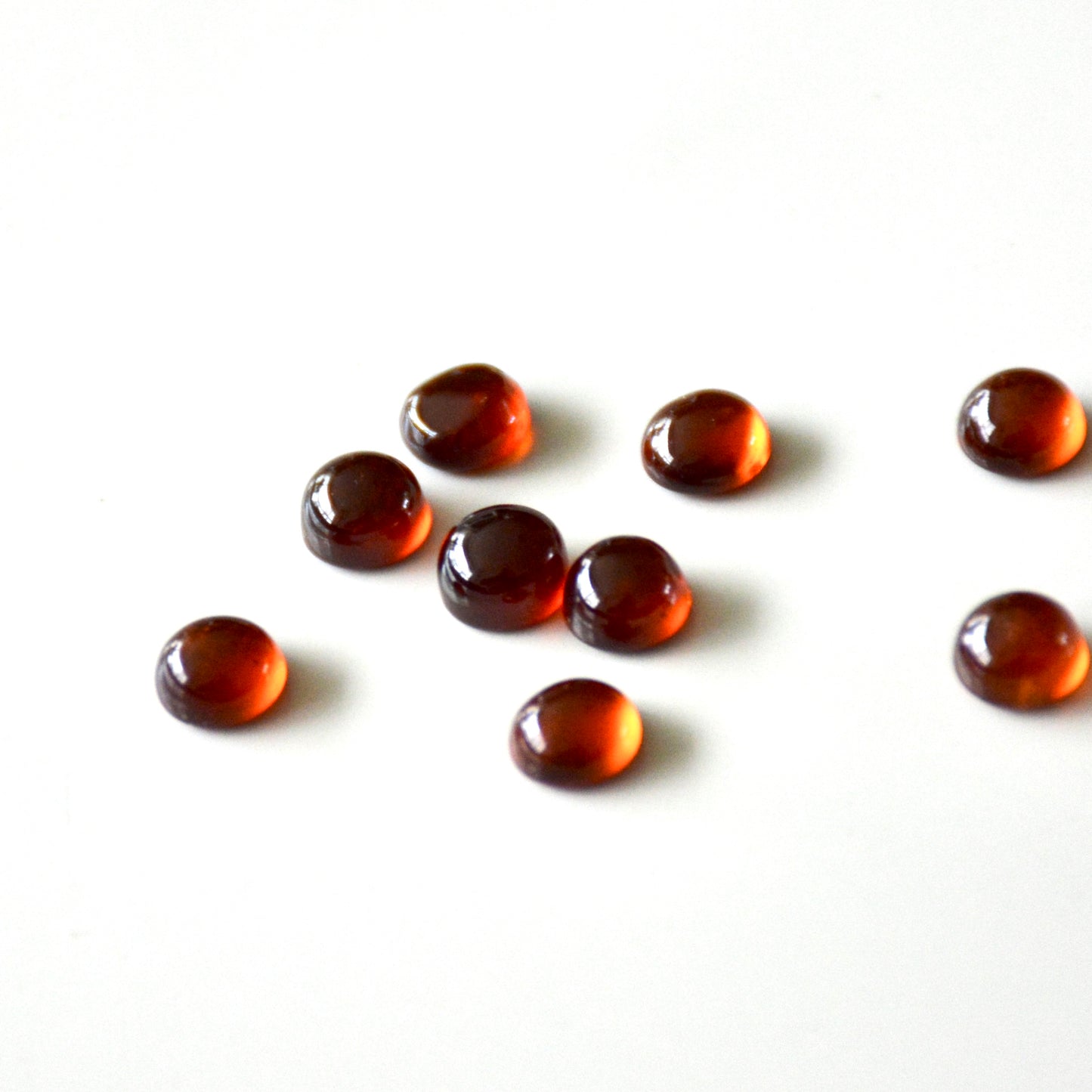 Hessoniet granaat | Cabochon rond | 6 mm