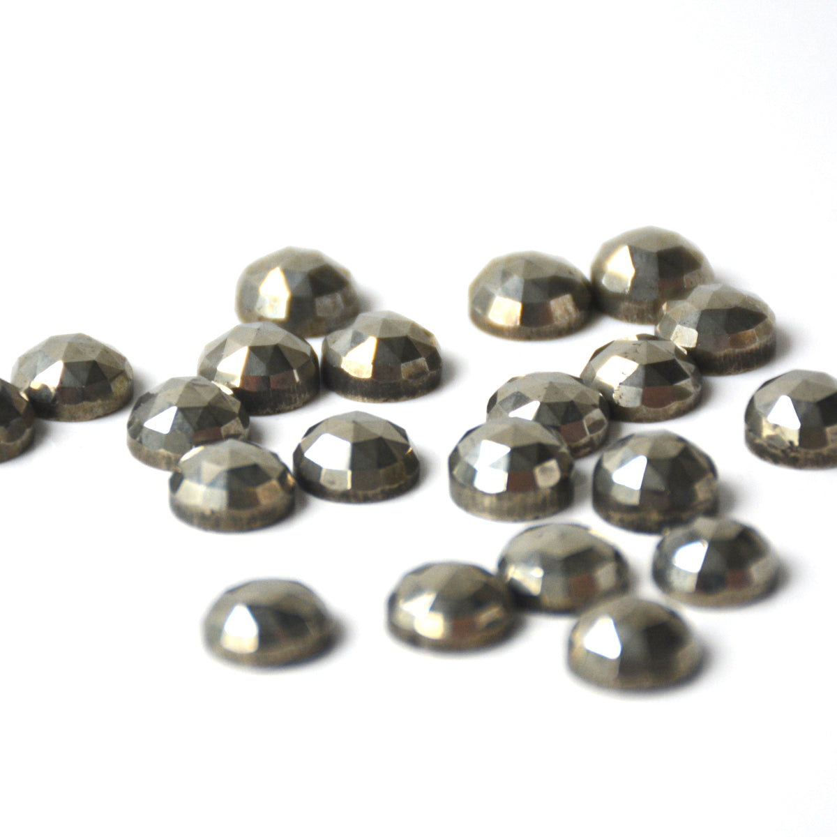Pyriet | Cabochon rond rosecut | 8 mm
