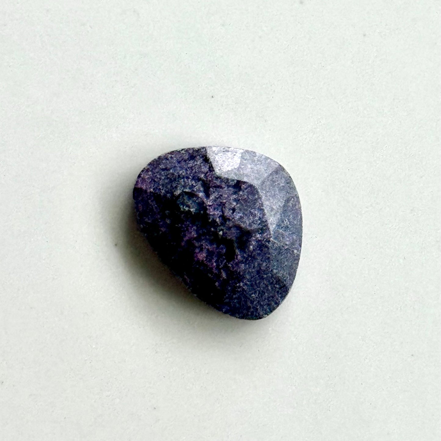 Purpuriet | Cabochon roos geslepen | 14x11 mm