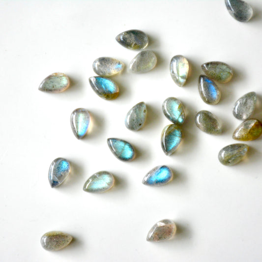 Labradorite | Cabochon drop | 8x5mm