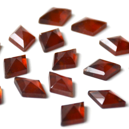 Hessoniet granaat | Ruit kite cut | 14x10 mm