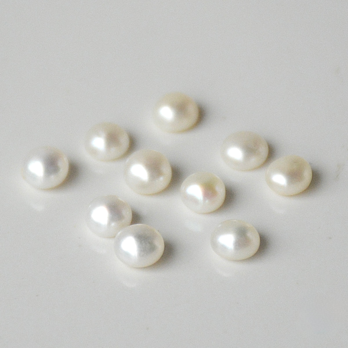 Zoetwaterparel | Rond / Button cabochon | 4 mm