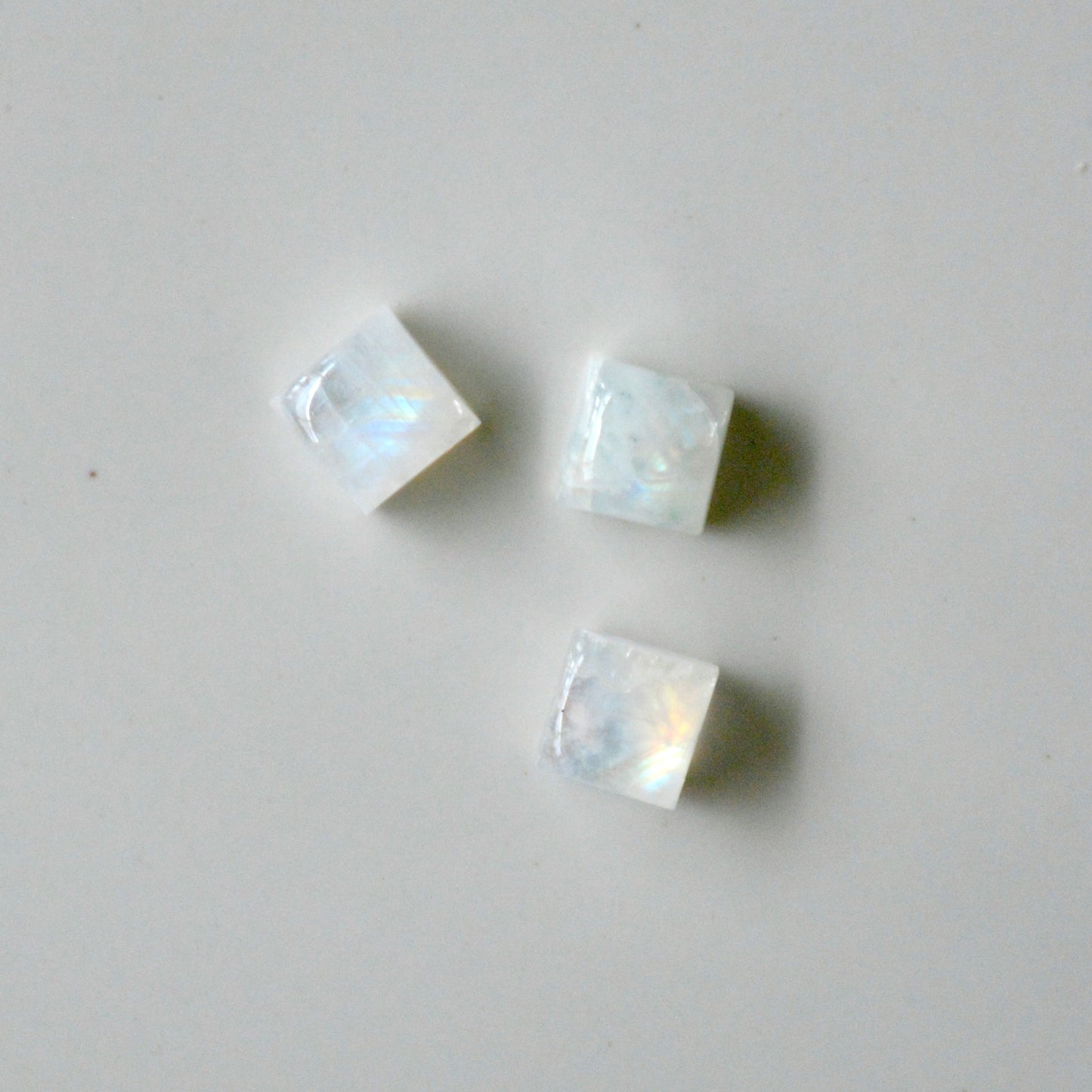 Regenboog maansteen | Cabochon vierkant | 8x8 mm